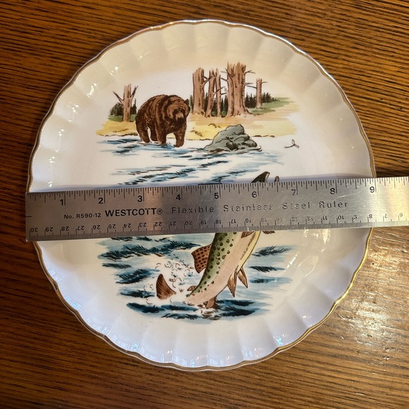 Vintage Hand Painted Bear and Trout Plate - Picture 3 of 4